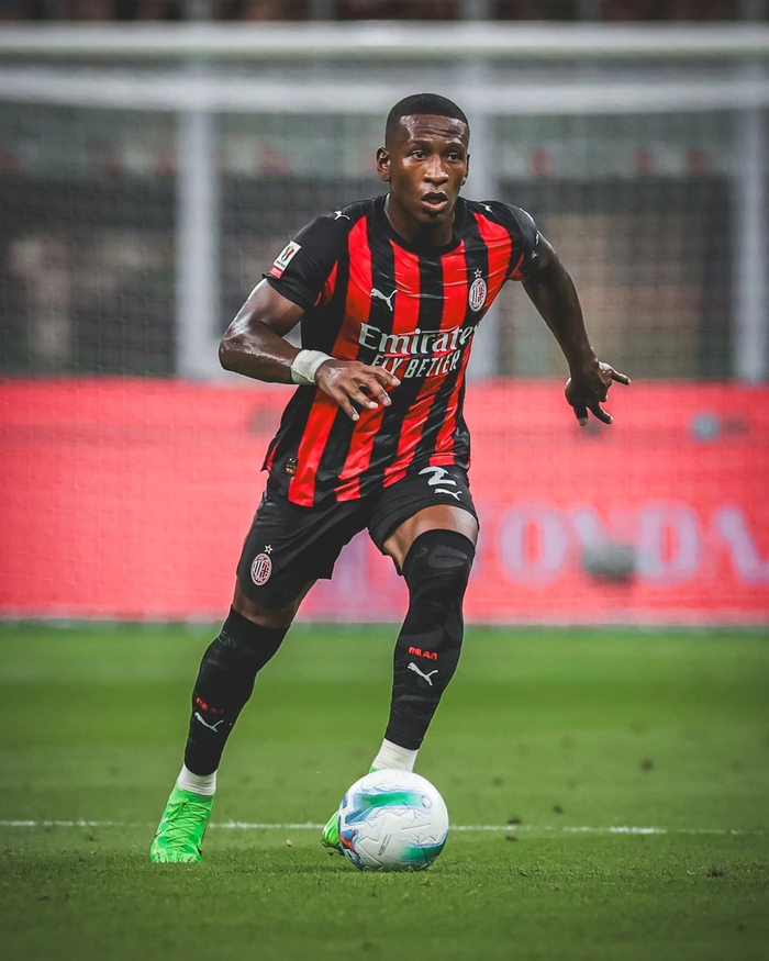 米兰足球俱乐部签下新晋天才球员,引发球迷狂热猜想的简单介绍 米兰足球俱乐部签下新晋天才球员,引发球迷狂热猜想的简单介绍