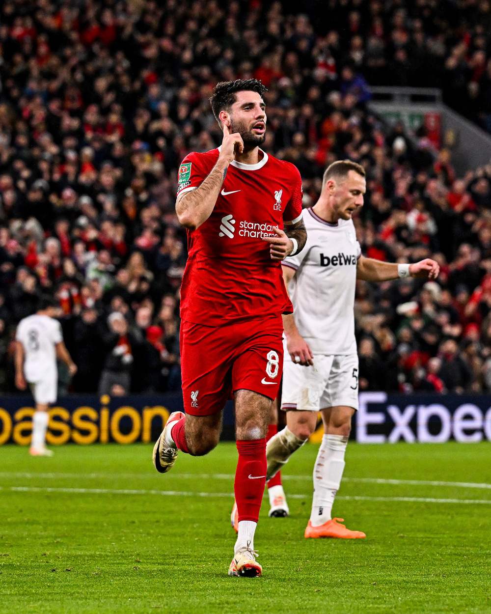 利物浦大胜,小组第一晋级淘汰赛! 利物浦大胜,小组第一晋级淘汰赛!