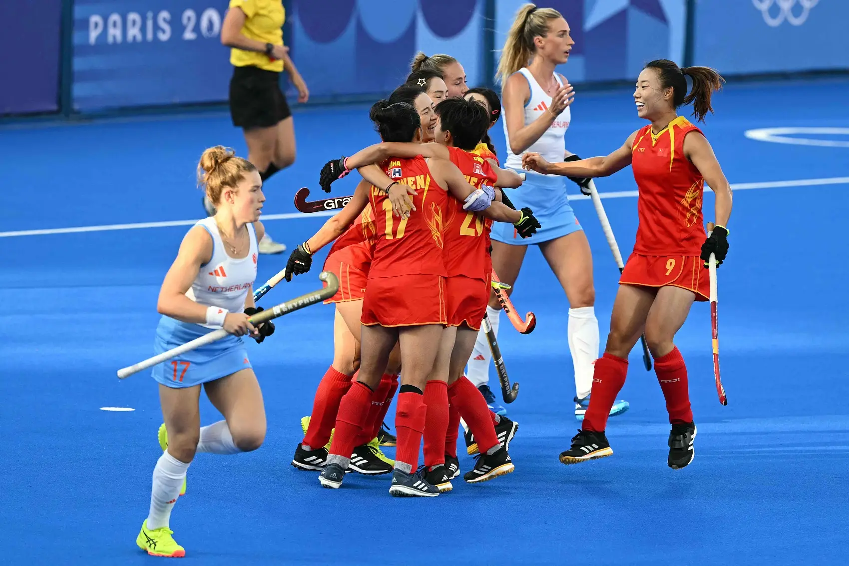 乐鱼体育课程-荷兰选手在曲棍球比赛中夺得冠军